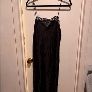 Zara Elegant Black Lace Nightgown